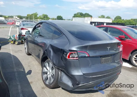 2023 Tesla Model Y Awd/Long Range Dual Motor All-Wheel Drive z USA, uszkodzony, nr VIN 7SAYGDEE4PA207528